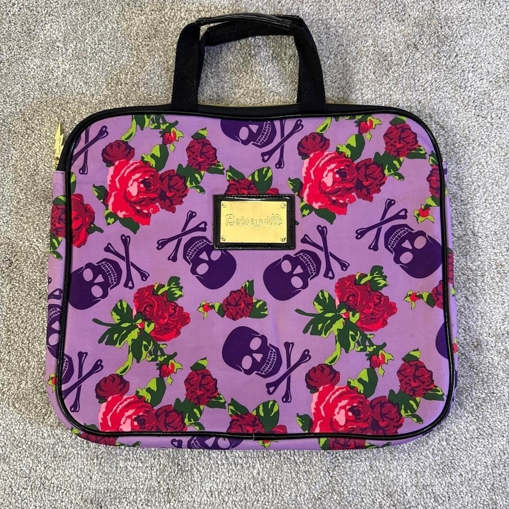 Betseyville by Betsey Johnson Skull & Red Rose Padded Laptop Bag Zip Case